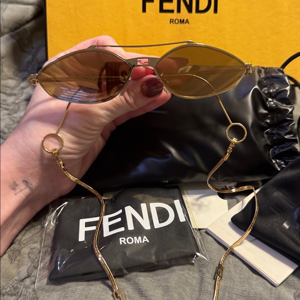 Authentic Full Inclusion Fendi Sunglasses - Picture 4 of 9
